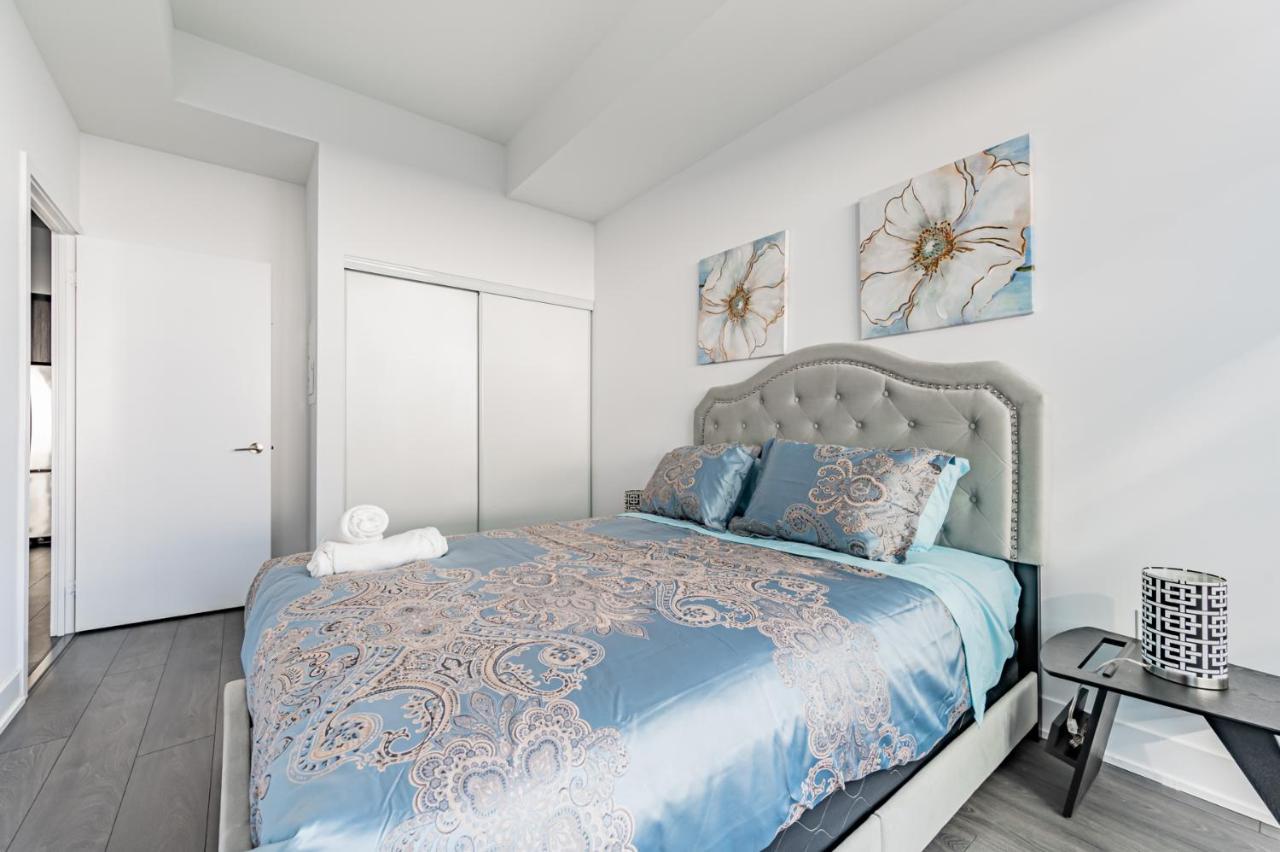Condo In Parklawn & Lake Shore With Free Parking Close To Airport Toronto Exterior photo