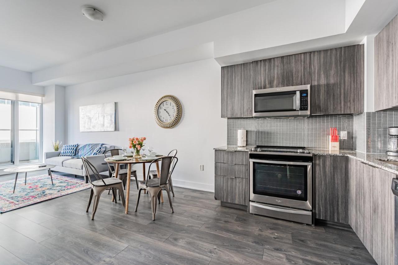 Condo In Parklawn & Lake Shore With Free Parking Close To Airport Toronto Exterior photo