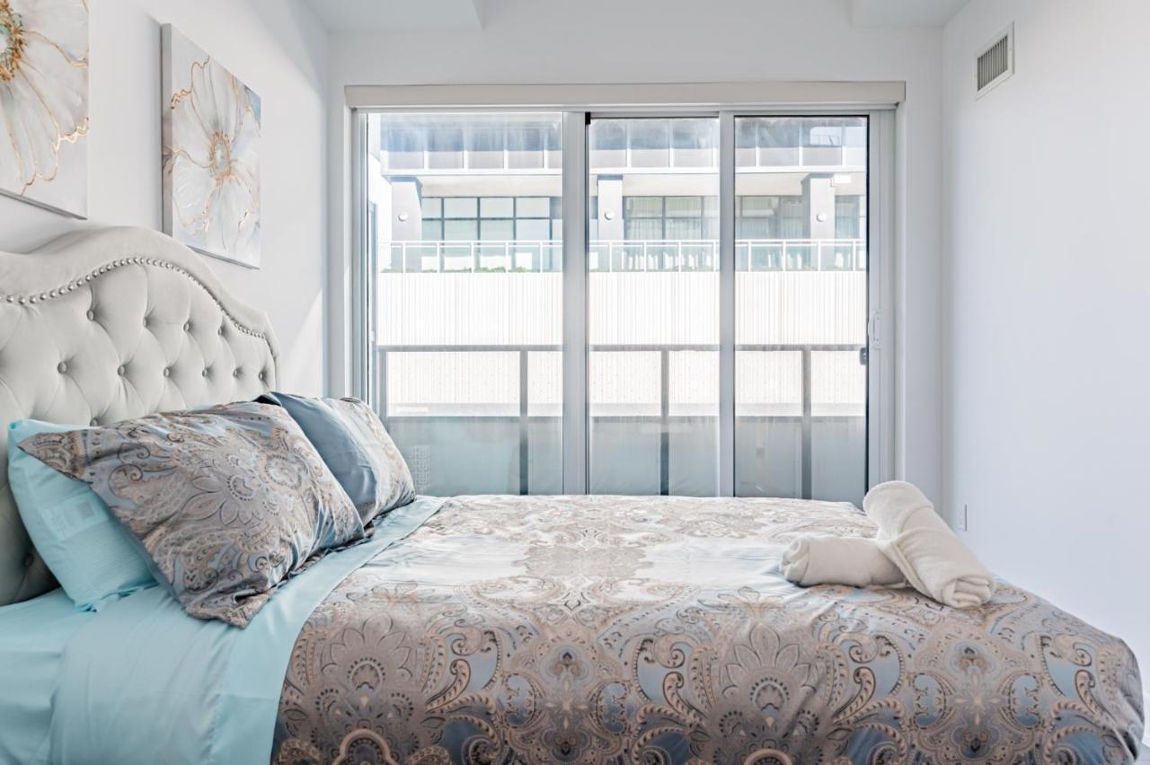Condo In Parklawn & Lake Shore With Free Parking Close To Airport Toronto Exterior photo