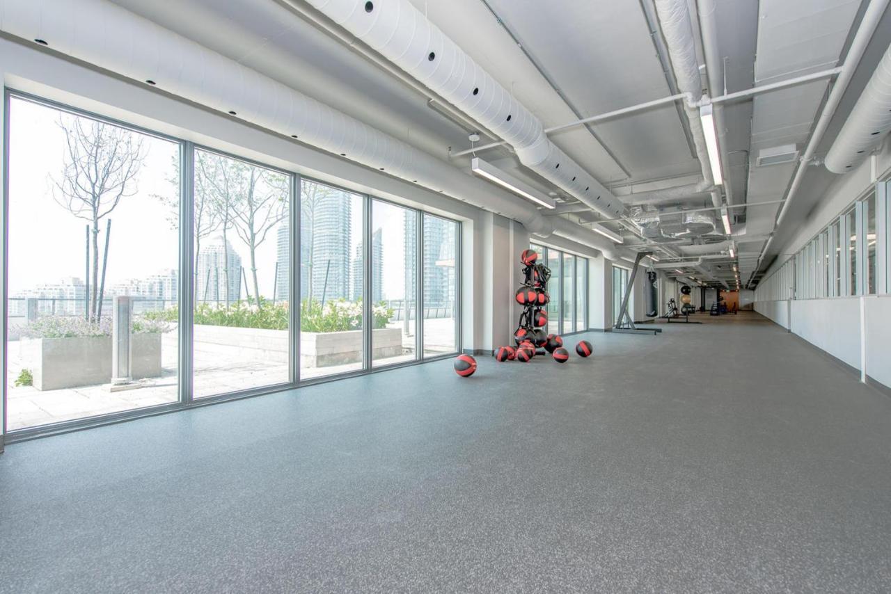 Condo In Parklawn & Lake Shore With Free Parking Close To Airport Toronto Exterior photo