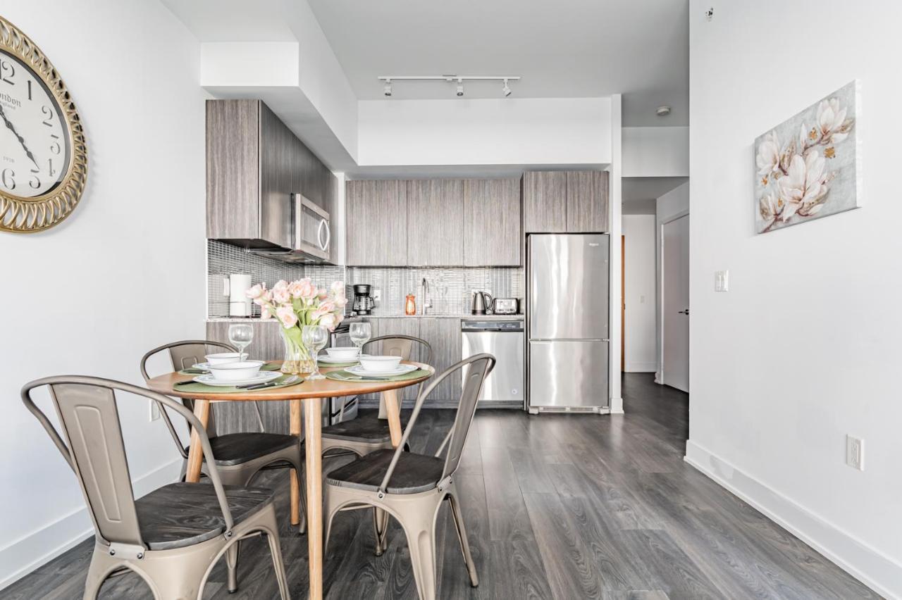 Condo In Parklawn & Lake Shore With Free Parking Close To Airport Toronto Exterior photo