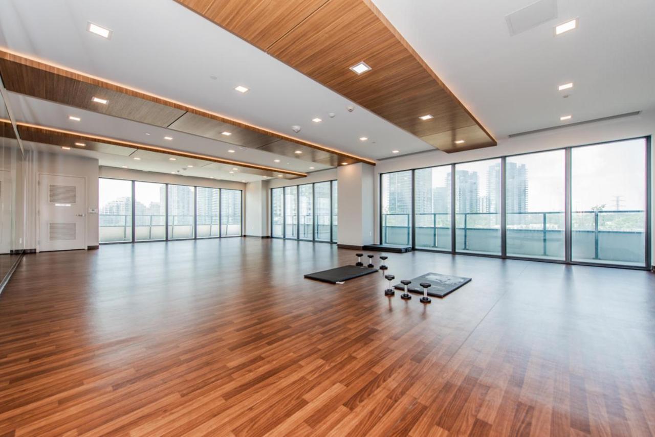 Condo In Parklawn & Lake Shore With Free Parking Close To Airport Toronto Exterior photo