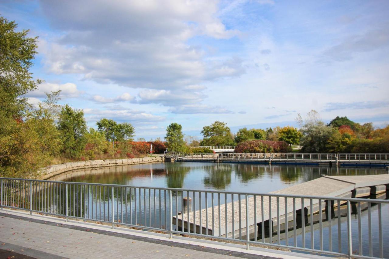 Condo In Parklawn & Lake Shore With Free Parking Close To Airport Toronto Exterior photo