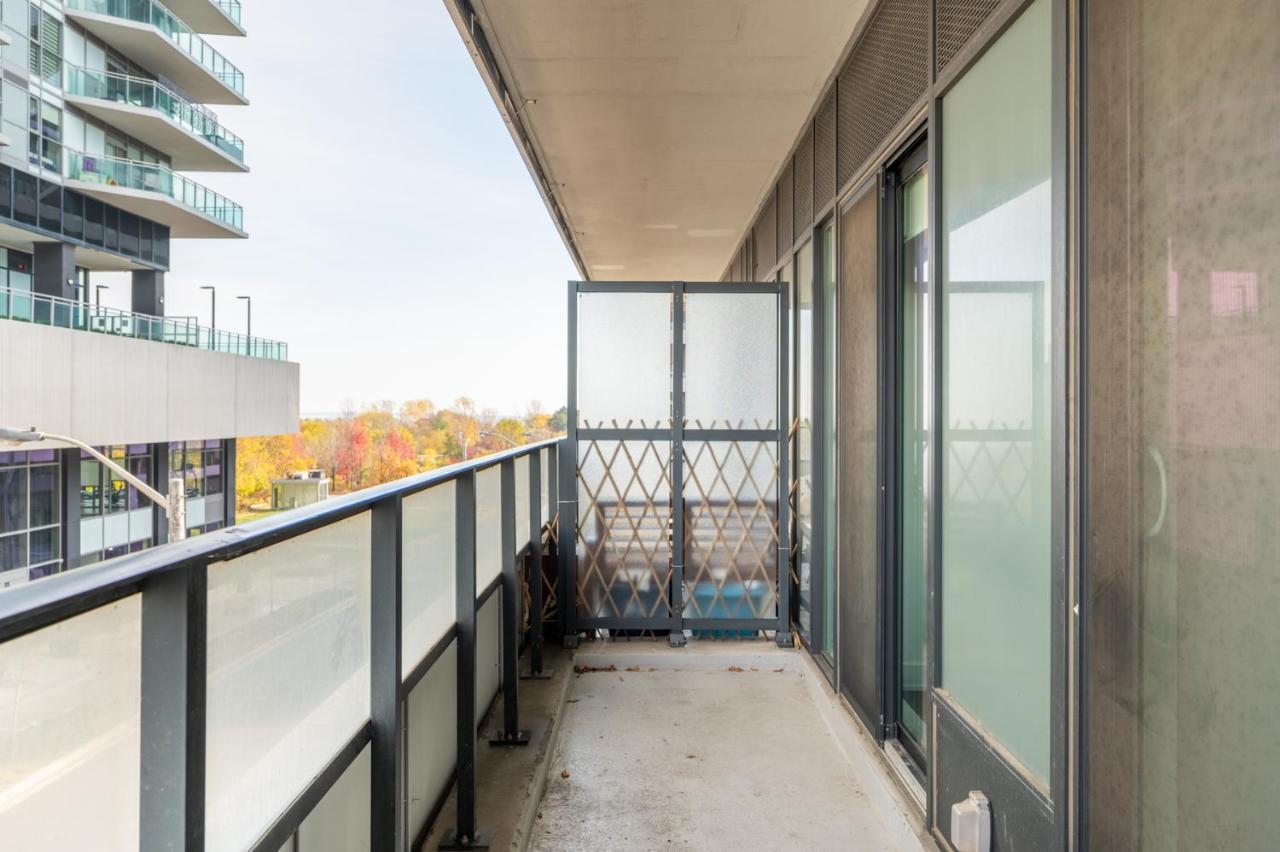 Condo In Parklawn & Lake Shore With Free Parking Close To Airport Toronto Exterior photo