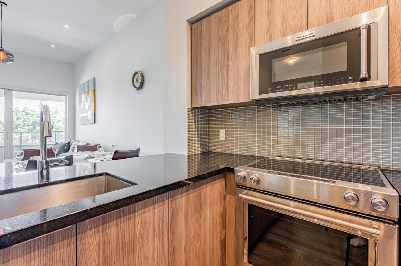 Condo In Parklawn & Lake Shore With Free Parking Close To Airport Toronto Exterior photo