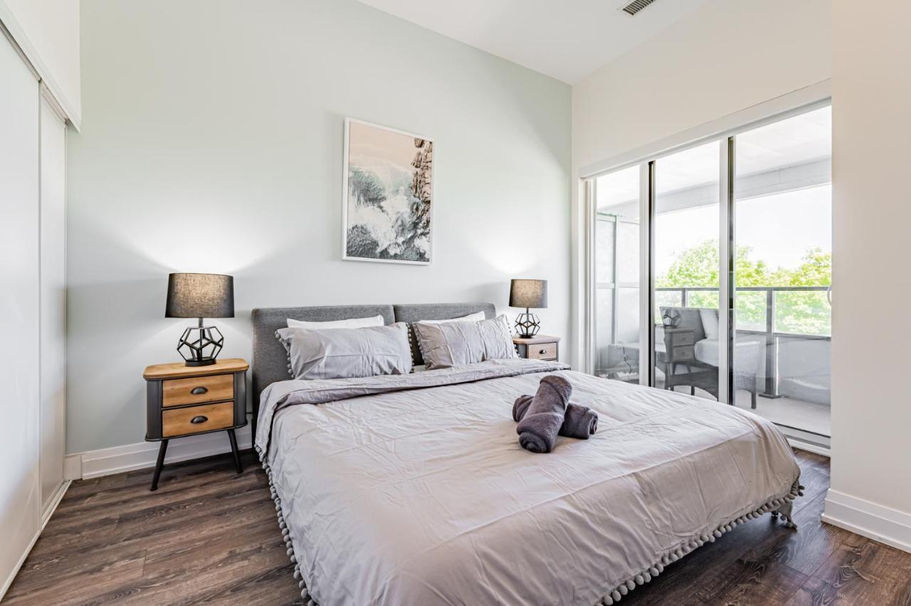 Condo In Parklawn & Lake Shore With Free Parking Close To Airport Toronto Exterior photo