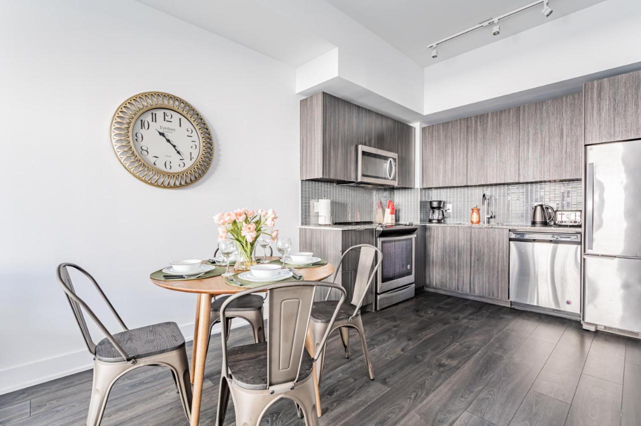 Condo In Parklawn & Lake Shore With Free Parking Close To Airport Toronto Exterior photo