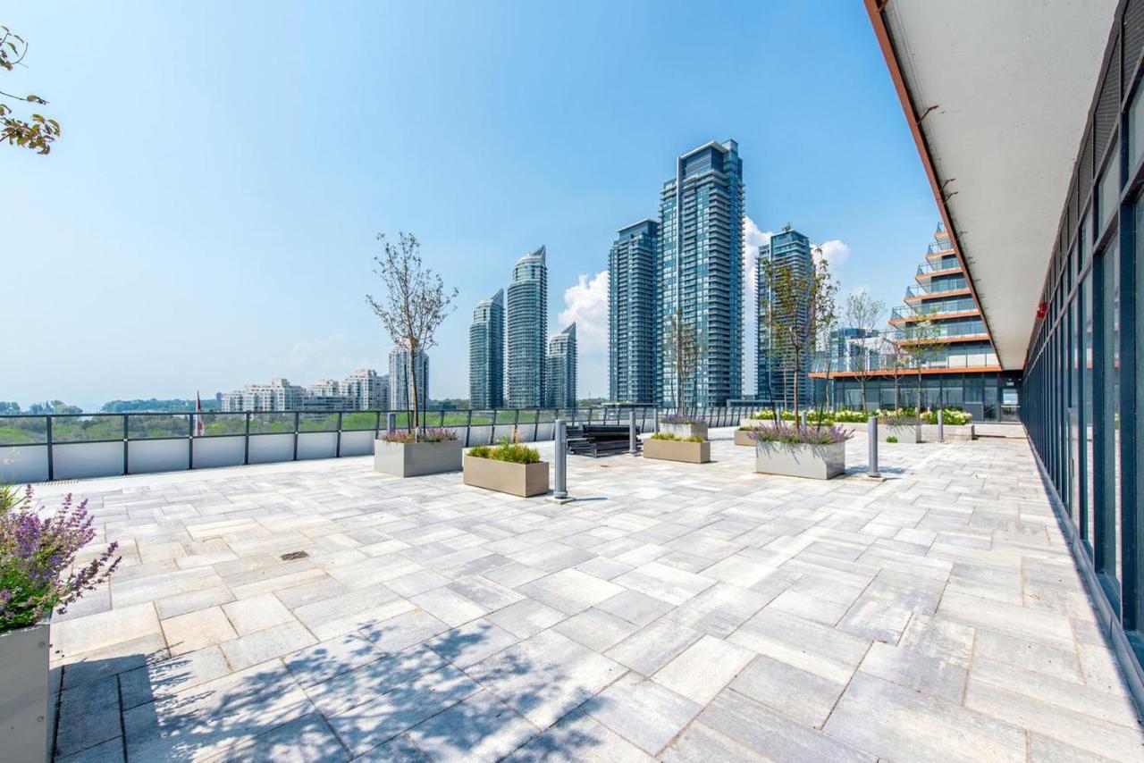 Condo In Parklawn & Lake Shore With Free Parking Close To Airport Toronto Exterior photo