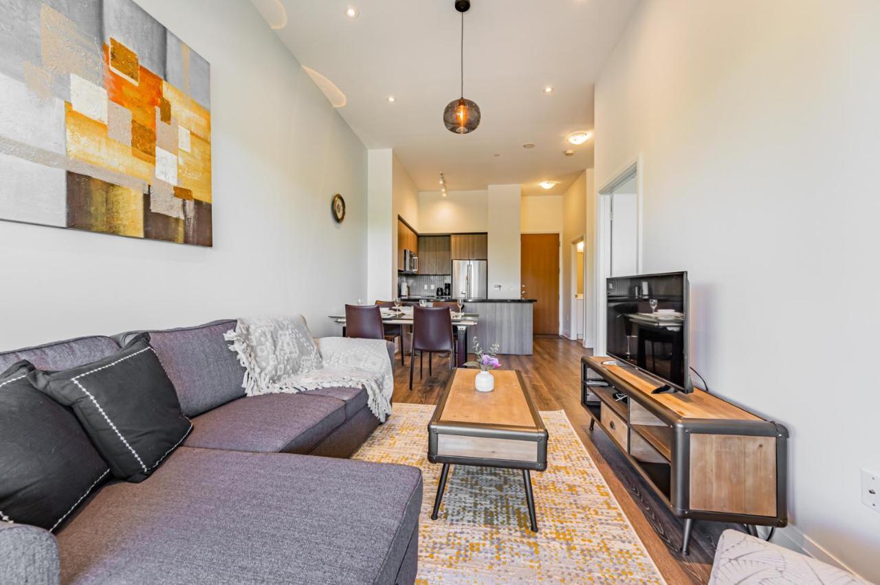 Condo In Parklawn & Lake Shore With Free Parking Close To Airport Toronto Exterior photo