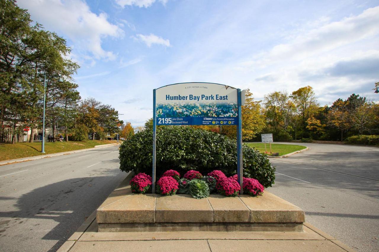 Condo In Parklawn & Lake Shore With Free Parking Close To Airport Toronto Exterior photo