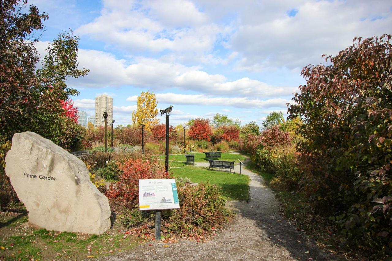 Condo In Parklawn & Lake Shore With Free Parking Close To Airport Toronto Exterior photo