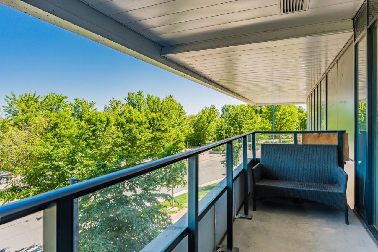Condo In Parklawn & Lake Shore With Free Parking Close To Airport Toronto Exterior photo