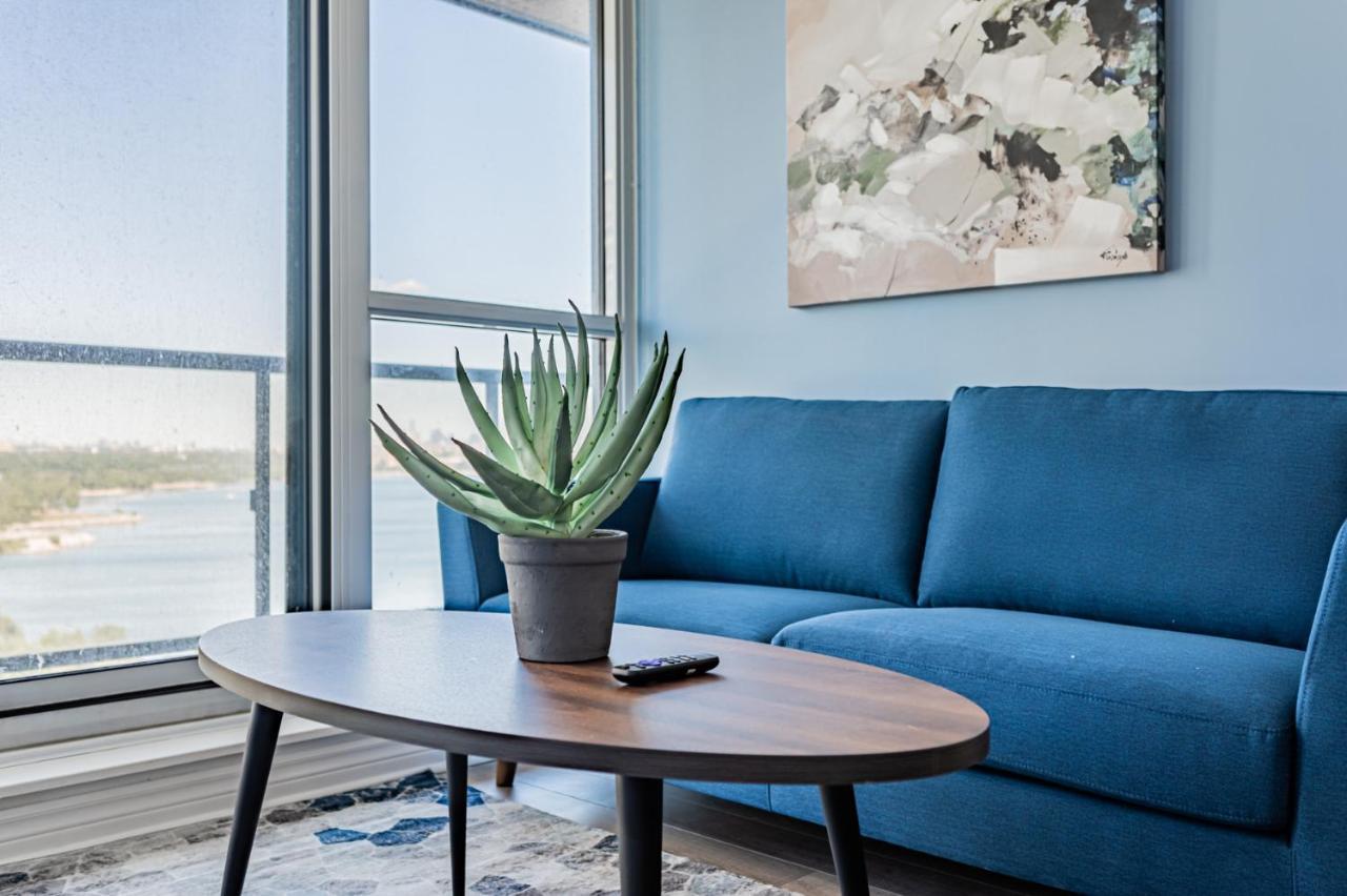 Condo In Parklawn & Lake Shore With Free Parking Close To Airport Toronto Exterior photo