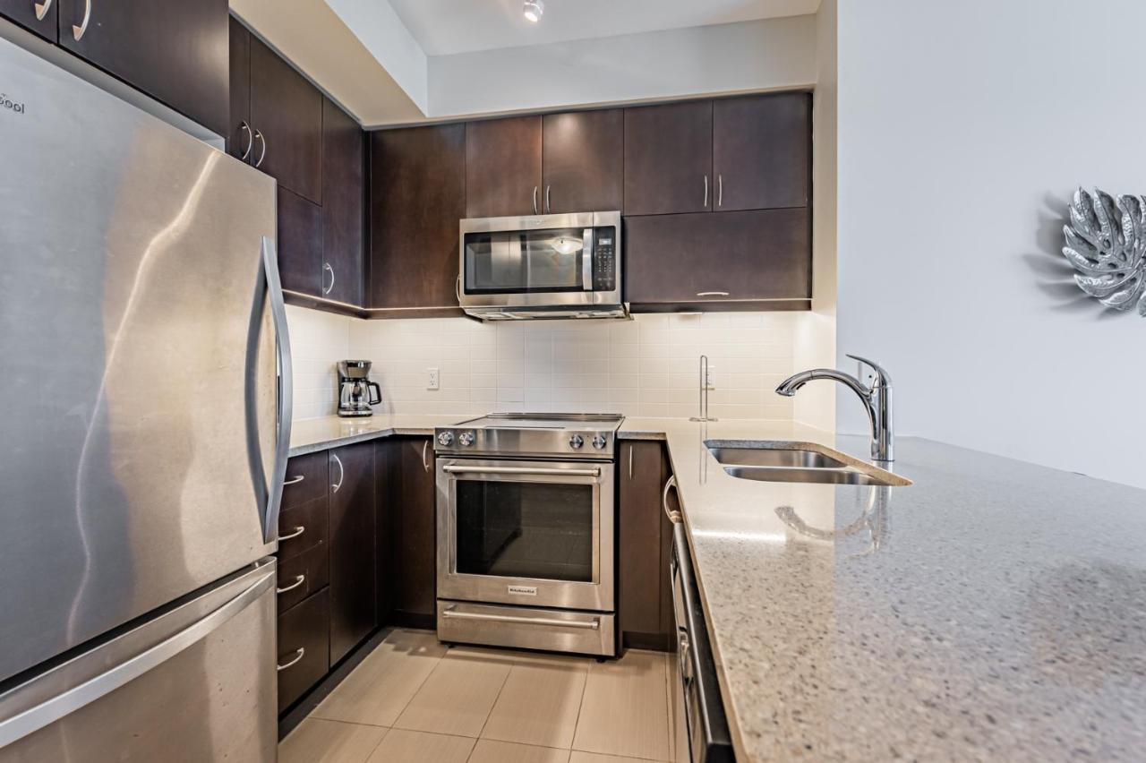 Condo In Parklawn & Lake Shore With Free Parking Close To Airport Toronto Exterior photo